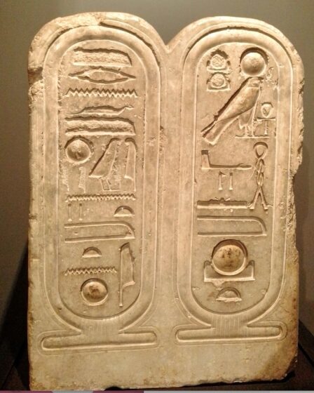 Geroglifici su pietra, reperto in mostra al Museo Egizio di Torino